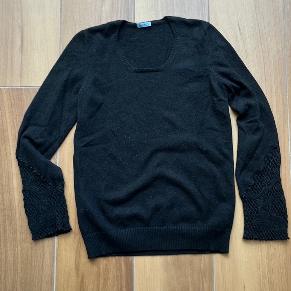 Malo Cashmere Sweater Black EU size 44, fits like a small. Lace detail sleeves